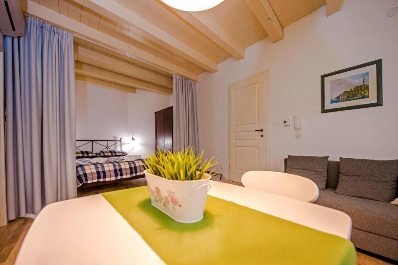 Apartments Tizi 罗维尼 外观 照片